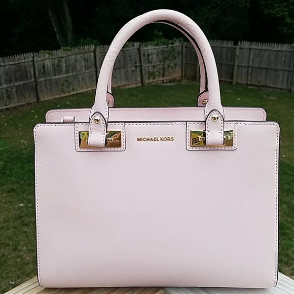 Michael Kors Handbags - Michael Kors Quinn Satchel